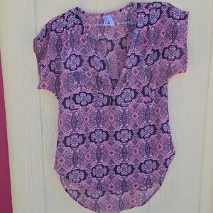 Live 4 Truth Pink and Navy Printed V-Neck Blouse Medium